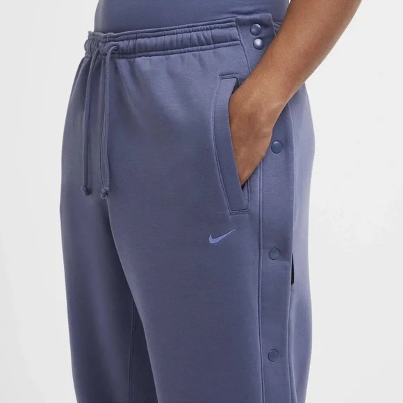 LeBron Standard Issue Therma-FIT Basketball Trousers